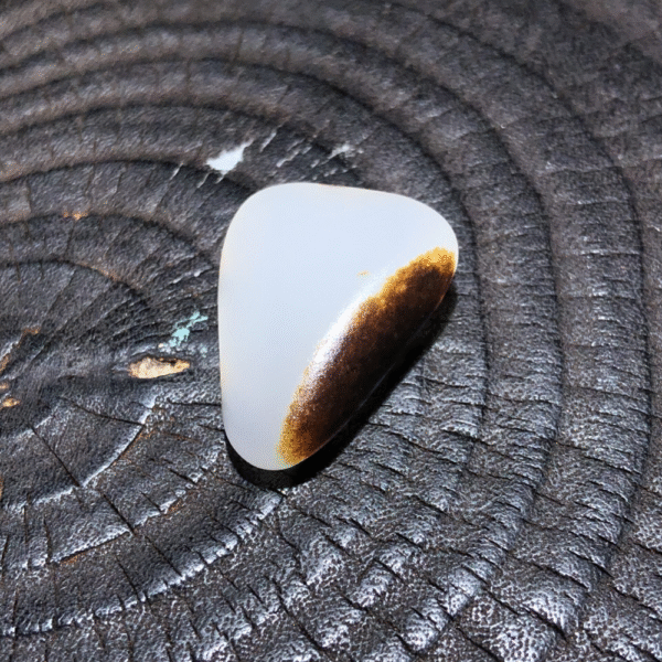High-end Lonely Stone with Black Color Skin – 5.4g