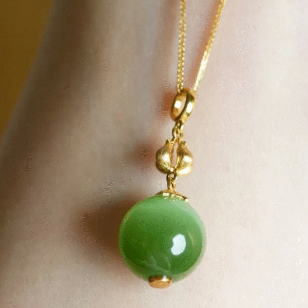 Green Cat’s Eye Nephrite Jade Collarbone Pendant - Image 3