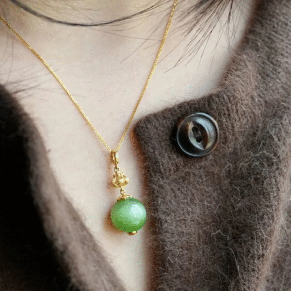 Green Cat’s Eye Nephrite Jade Collarbone Pendant - Image 5