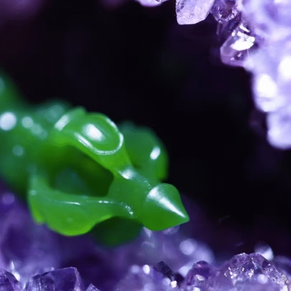 Handcrafted Green Nephrite Jade Vajra (金刚杵) - Image 2