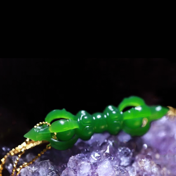 Handcrafted Green Nephrite Jade Vajra (金刚杵) - Image 4