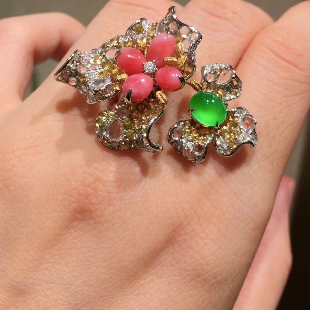 Luxurious Green Jadeite & Seashell Bead Ring - Image 2