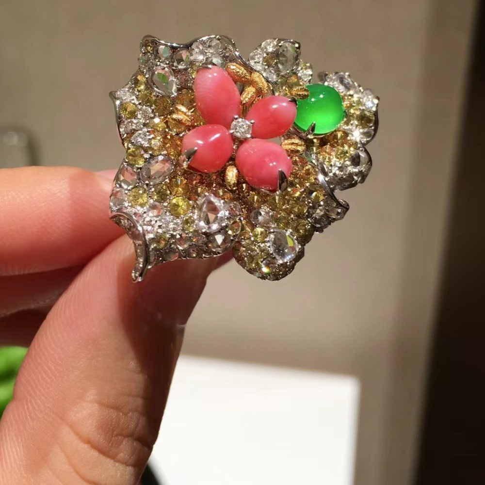 Luxurious Green Jadeite & Seashell Bead Ring - Image 3