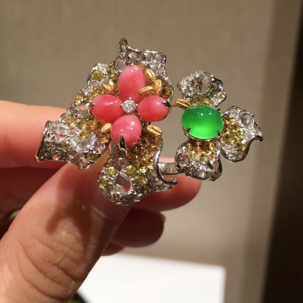 Luxurious Green Jadeite & Seashell Bead Ring